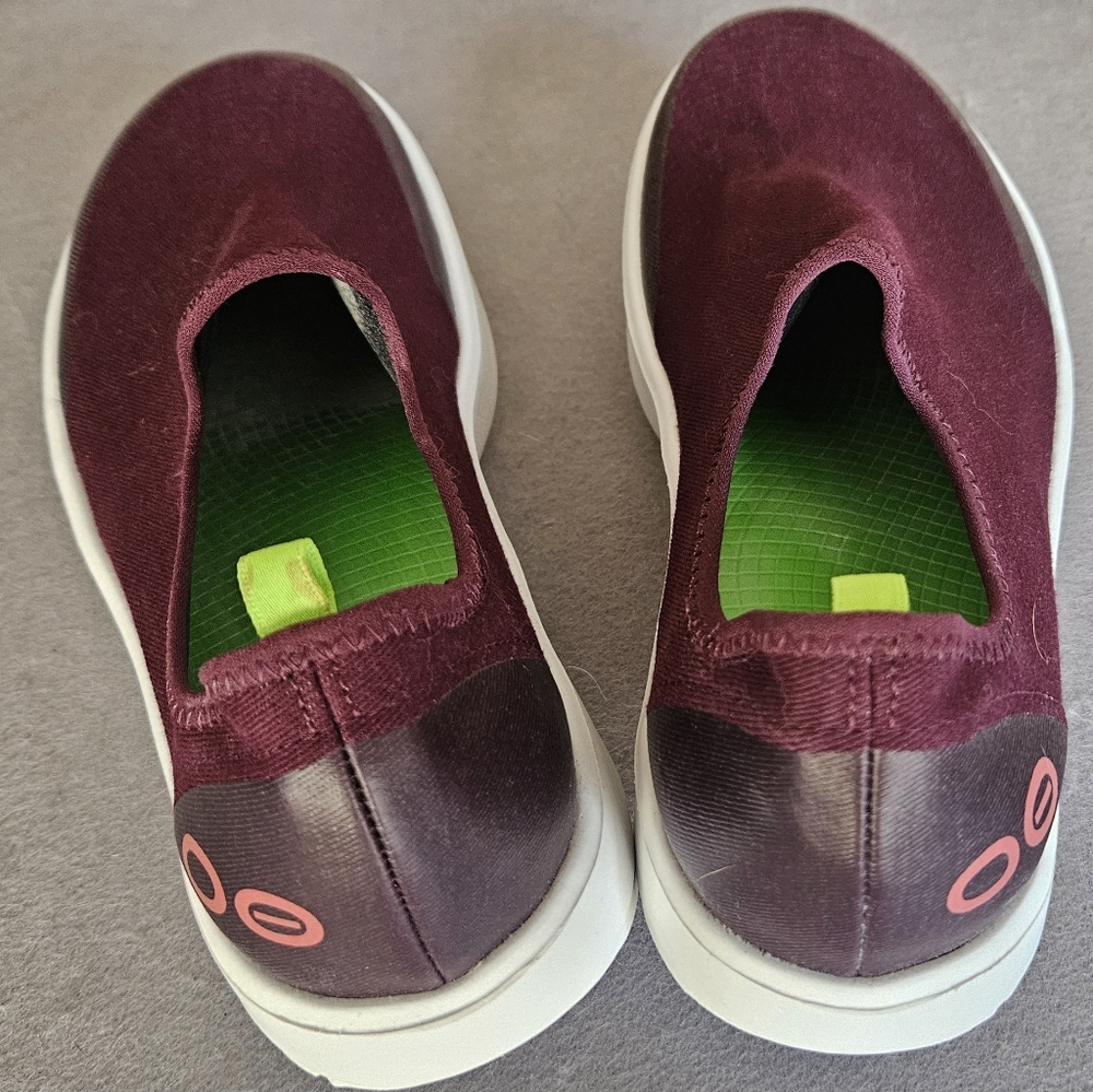 WOMEN'S OOMG EEZEE LOW SHOE - Cranberry